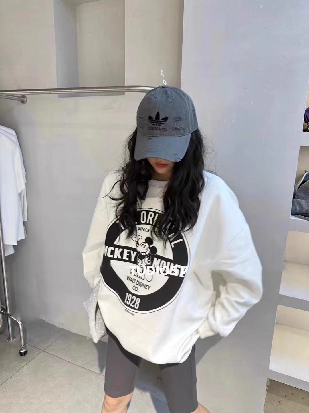 【2個買うと1個無料】トレーナー レディース ディズニーミッキー パーカー スウェット 長袖 カジュアル ルームウェア 秋冬 プルオーバー トップス 韓 ファッション 大きいサイズ 福袋