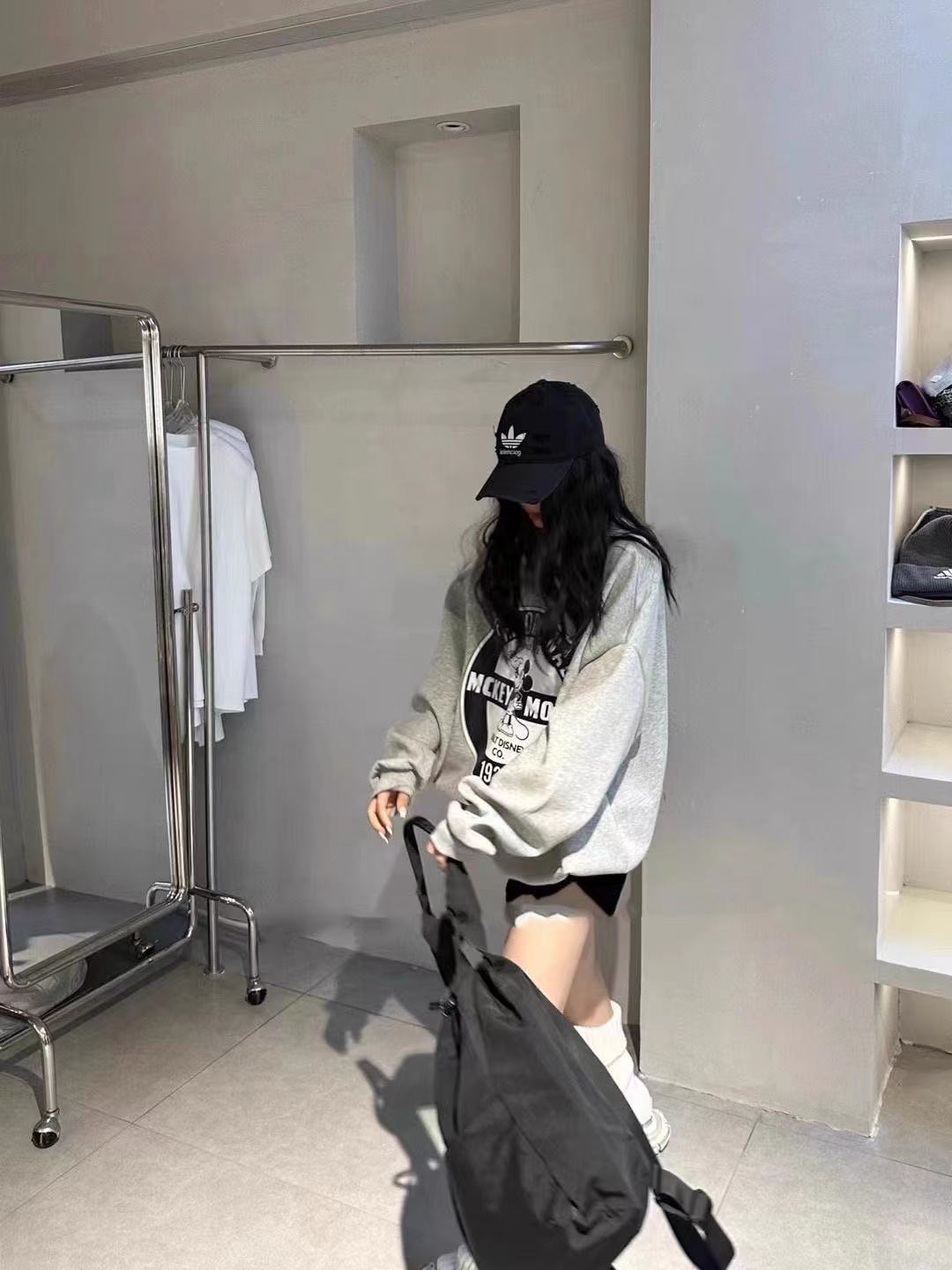 【2個買うと1個無料】トレーナー レディース ディズニーミッキー パーカー スウェット 長袖 カジュアル ルームウェア 秋冬 プルオーバー トップス 韓 ファッション 大きいサイズ 福袋