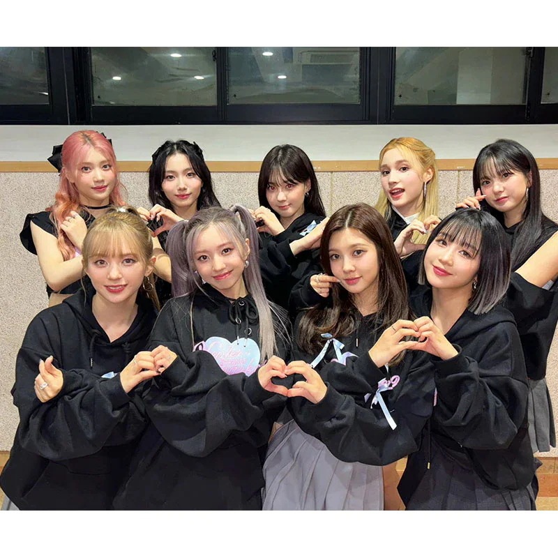 Kep1er Strangemarket Fm コンサート衣装プリントプルオーバーパーカー Kep1er Strangemarket Fm コンサート衣装プリントプルオーバーパーカー