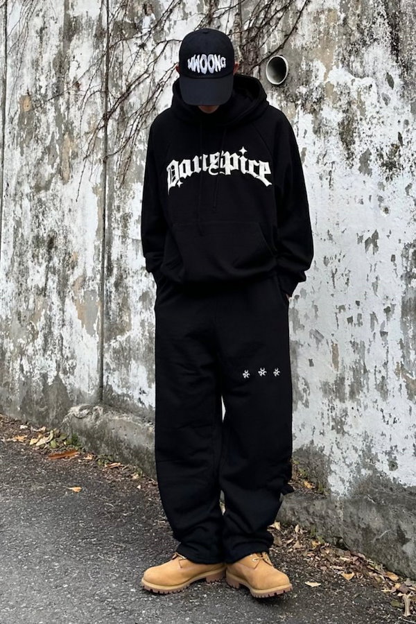 DAUSPICE/Stray Kids ハン 着用/Logo Sweat Pants/ユニセックス ☆Stray Kids ハン 着用！！【DAUSPICE】Logo Sweat Pants White