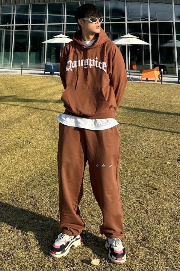 DAUSPICE/Stray Kids ハン 着用/Logo Sweat Pants/ユニセックス ☆Stray Kids ハン 着用！！【DAUSPICE】Logo Sweat Pants White