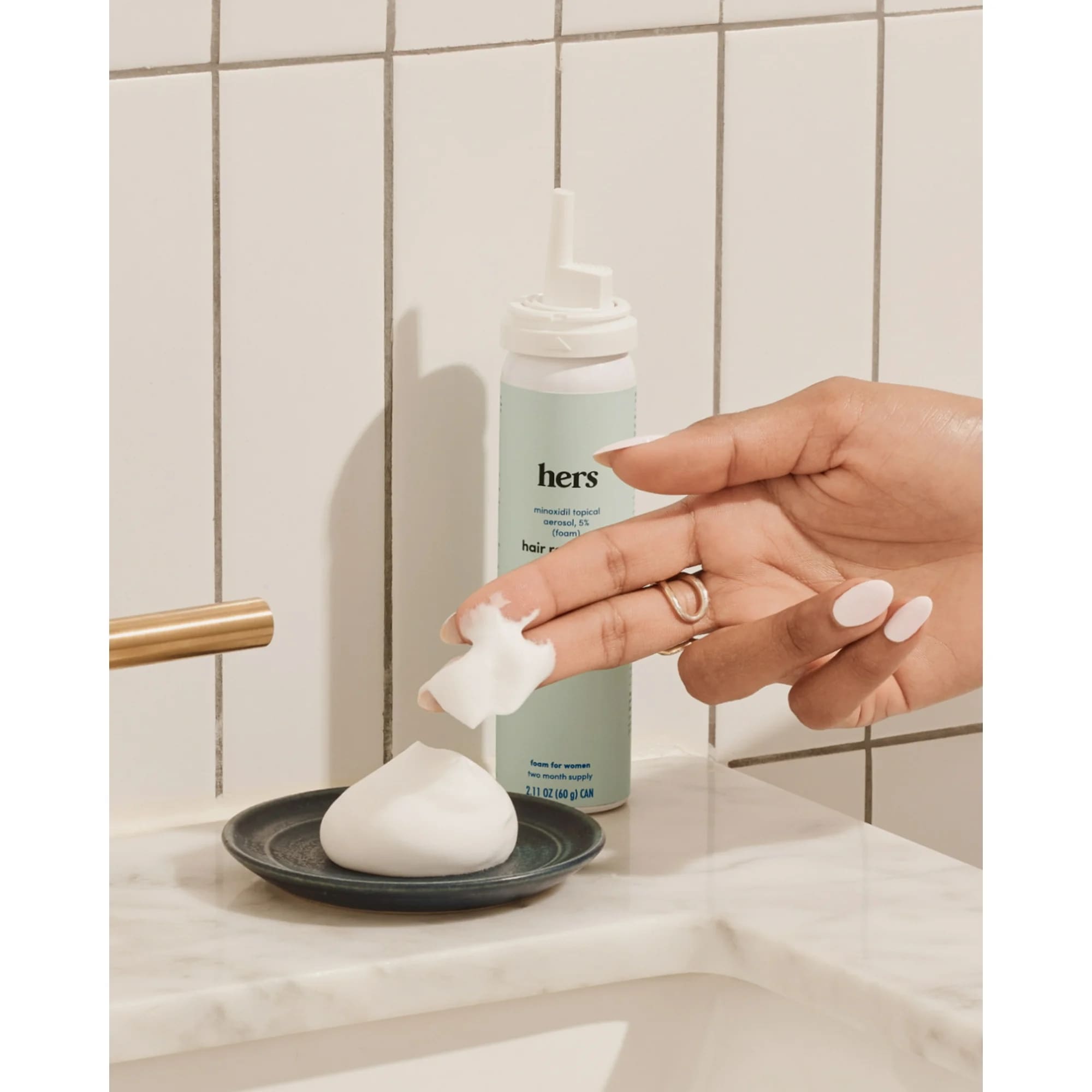 HERS 彼女の5%の局所泡女性のための髪の再成長治療2.11フロス