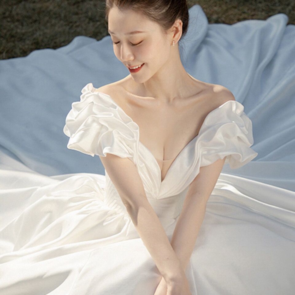 サテンメインウェディングドレス2025花嫁小さめハイエンドワンショルダースリムビッグテールウィンターライト サテンメインウェディングドレス2025花嫁小さめハイエンドワンショルダースリムビッグテールウィンターライト