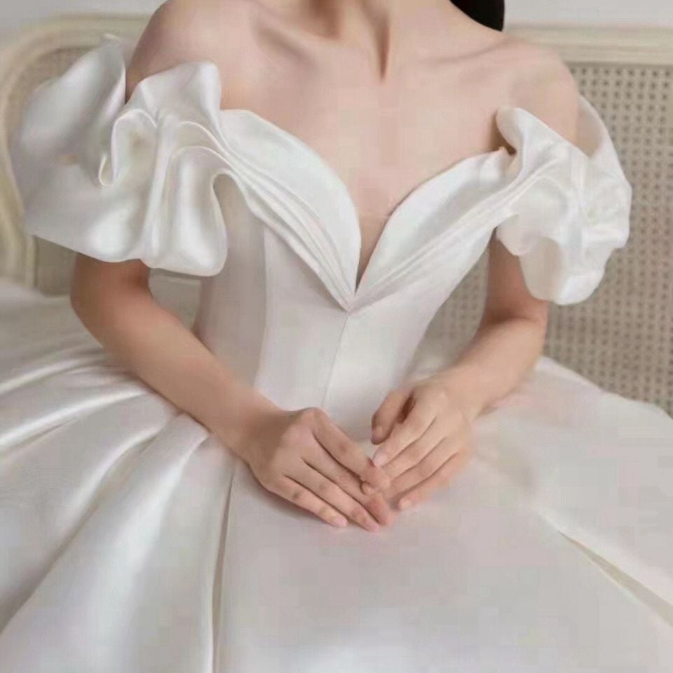 サテンメインウェディングドレス2025花嫁小さめハイエンドワンショルダースリムビッグテールウィンターライト サテンメインウェディングドレス2025花嫁小さめハイエンドワンショルダースリムビッグテールウィンターライト