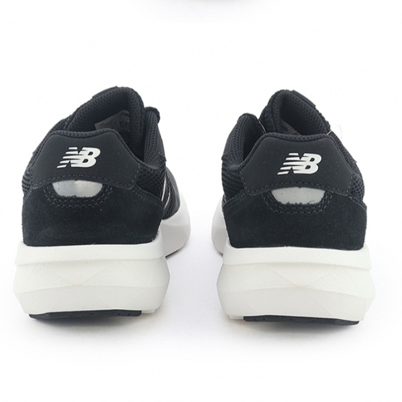 ニューバランスダイナソフト 800 (UA800DB1) _ブラック ニューバランスダイナソフト 800 (UA800DB1) _ブラック