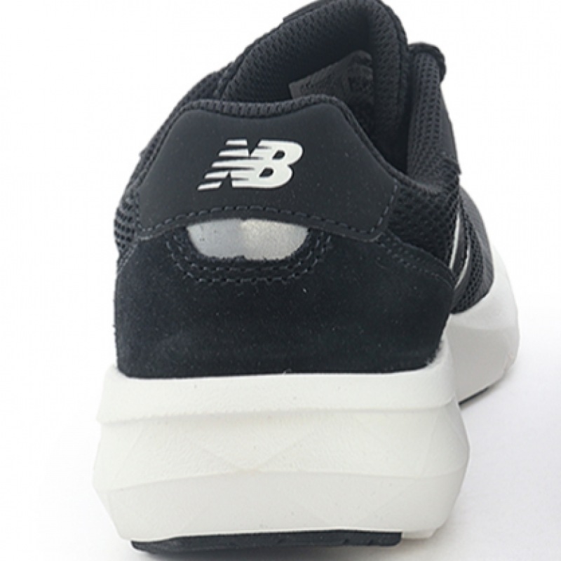 ニューバランスダイナソフト 800 (UA800DB1) _ブラック ニューバランスダイナソフト 800 (UA800DB1) _ブラック