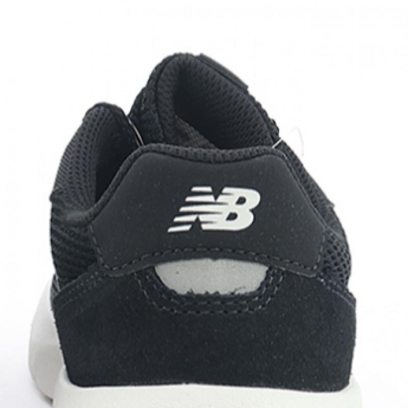 ニューバランスダイナソフト 800 (UA800DB1) _ブラック ニューバランスダイナソフト 800 (UA800DB1) _ブラック