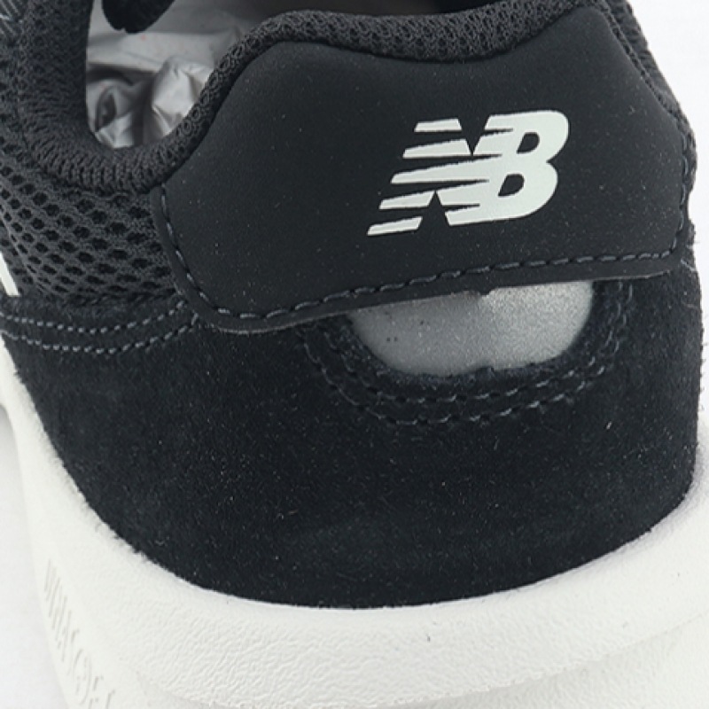 ニューバランスダイナソフト 800 (UA800DB1) _ブラック ニューバランスダイナソフト 800 (UA800DB1) _ブラック