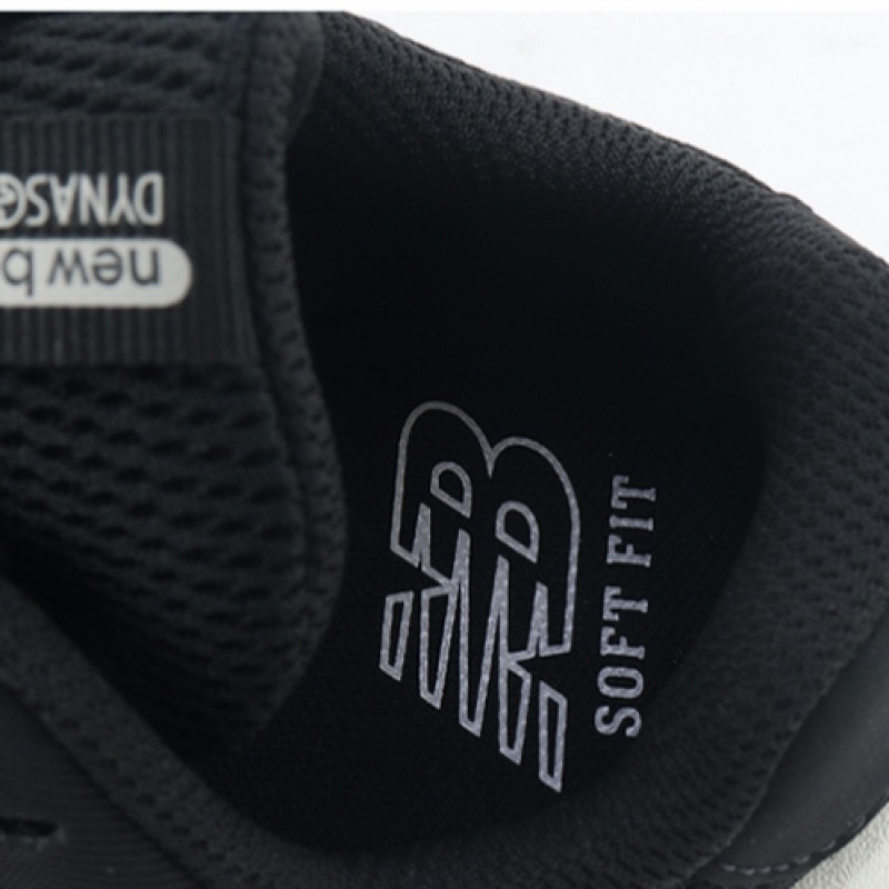 ニューバランスダイナソフト 800 (UA800DB1) _ブラック ニューバランスダイナソフト 800 (UA800DB1) _ブラック