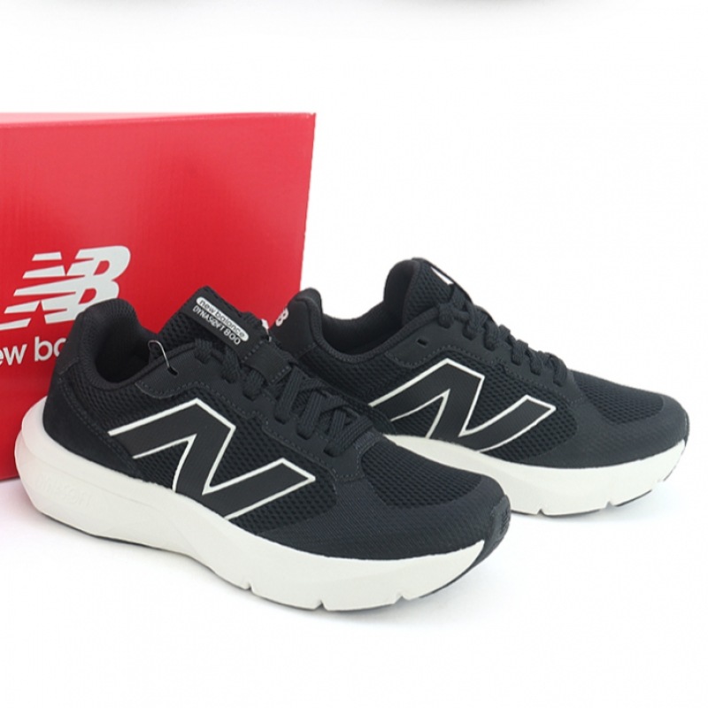 ニューバランスダイナソフト 800 (UA800DB1) _ブラック ニューバランスダイナソフト 800 (UA800DB1) _ブラック