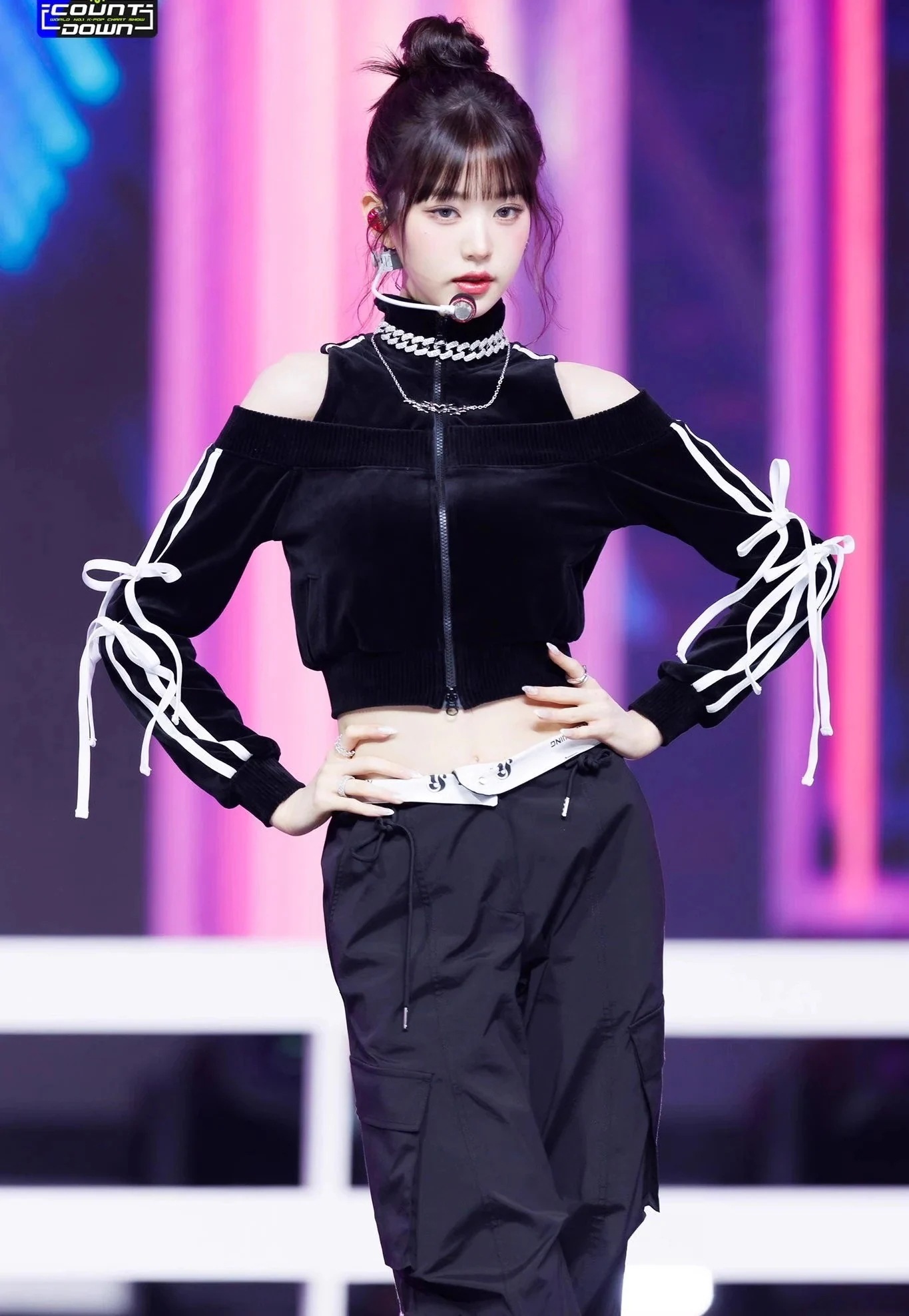 Ive Zhang Yuanying 黒オフショルダー長袖ジャズストリートステージ衣装 Ive Zhang Yuanying 黒オフショルダー長袖ジャズストリートステージ衣装