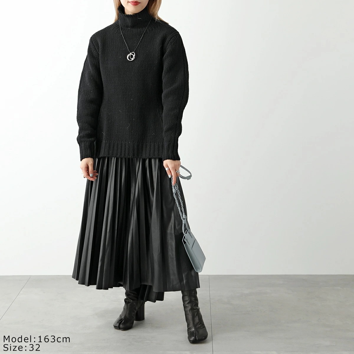 JIL SANDER ジルサンダー セーター J03GP0004 J14587 レディース ウール ハイネック バックオープン エプロンニット ローゲージ 001/BLACK JIL SANDER ジルサンダー セーター J03GP0004 J14587 レディース ウール ハイネック バックオープン エプロンニット ローゲージ 001/BLACK