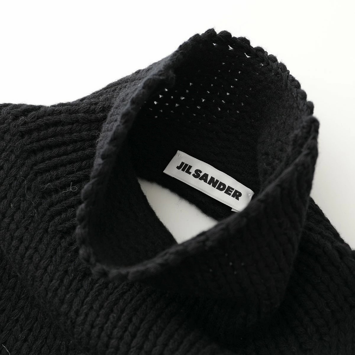 JIL SANDER ジルサンダー セーター J03GP0004 J14587 レディース ウール ハイネック バックオープン エプロンニット ローゲージ 001/BLACK JIL SANDER ジルサンダー セーター J03GP0004 J14587 レディース ウール ハイネック バックオープン エプロンニット ローゲージ 001/BLACK