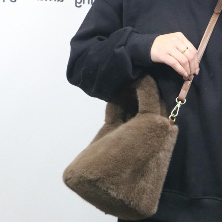 【期間限定】エコファー 2way トートバッグ ショルダー付き バッグ ミニショルダー もこもこ 【akb409-011】【予約販売:15-20日】宅込 【期間限定】エコファー 2way トートバッグ ショルダー付き バッグ ミニショルダー もこもこ 【akb409-011】【予約販売:15-20日】宅込