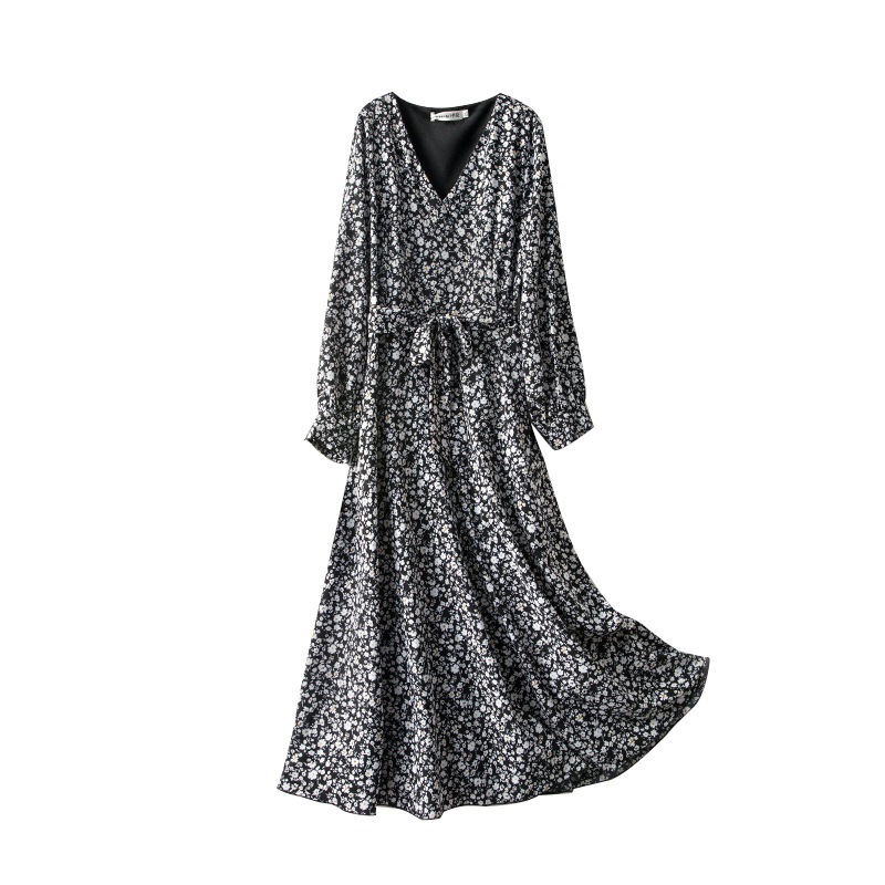 花柄 Aライン ワンピース 長袖　秋冬物　黒ブラック　柄物　昭和レトロ 新品 大きいサイズ 3L Aラインワンピース ロング丈 花柄 黒レトロ長袖