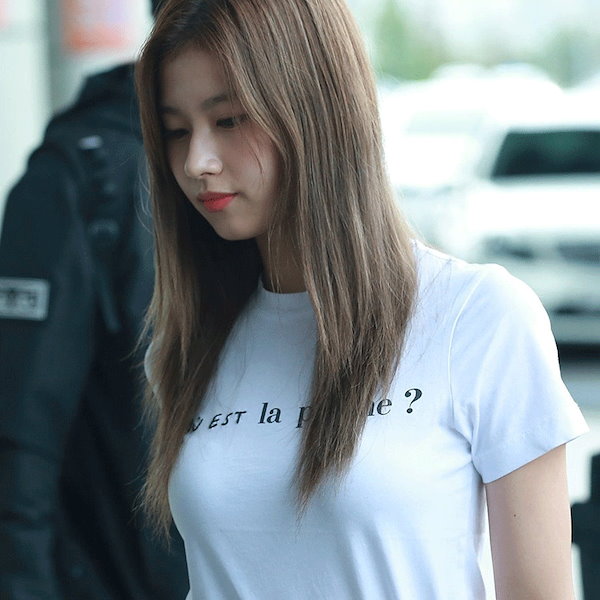 TWICE サナさん着用 Supreme Tシャツ