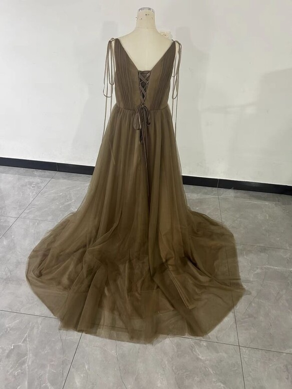 実例写真!パーティードレス ブラウン キャミソール ソフトチュール 大人っぽい Vネック 優しい 前撮り 実例写真!パーティードレス ブラウン キャミソール ソフトチュール 大人っぽい Vネック 優しい 前撮り