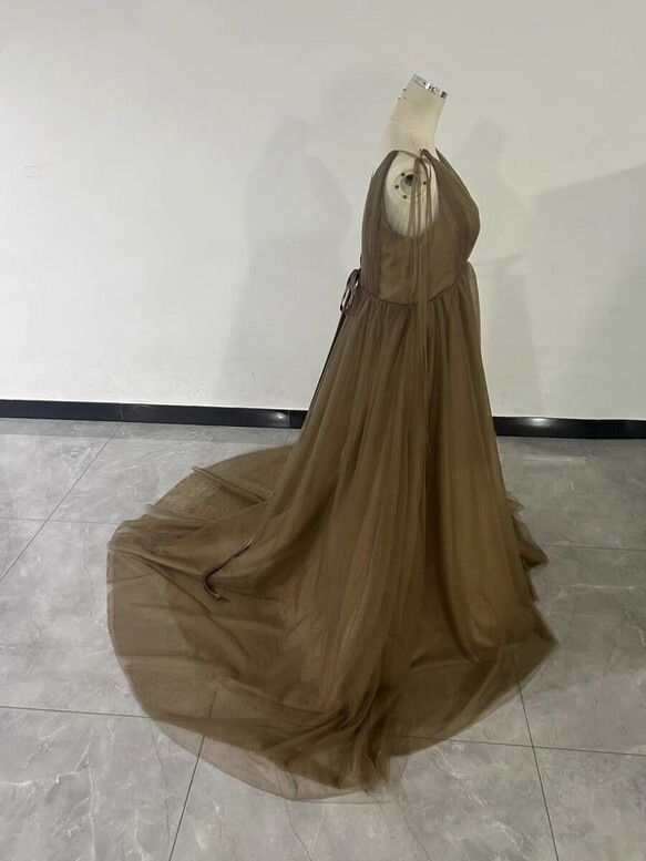 実例写真!パーティードレス ブラウン キャミソール ソフトチュール 大人っぽい Vネック 優しい 前撮り 実例写真!パーティードレス ブラウン キャミソール ソフトチュール 大人っぽい Vネック 優しい 前撮り