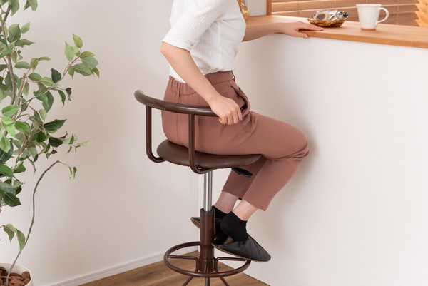 キリク キッチンハイチェア PC-105BR PC-105WH ブラウン 茶 ホワイト 白 2色 カウンターチェア ハイスツール 回転式 昇降機能付 足置き付 ソフトレザー 椅子 インテリア 家具 お キリク キッチンハイチェア PC-105BR PC-105WH ブラウン 茶 ホワイト 白 2色 カウンターチェア ハイスツール 回転式 昇降機能付 足置き付 ソフトレザー 椅子 インテリア 家具 お