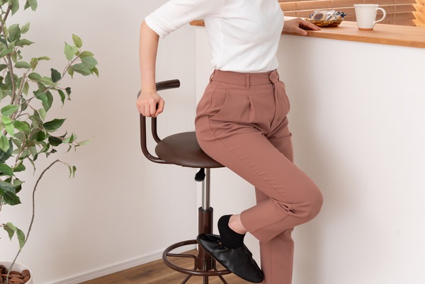 キリク キッチンハイチェア PC-105BR PC-105WH ブラウン 茶 ホワイト 白 2色 カウンターチェア ハイスツール 回転式 昇降機能付 足置き付 ソフトレザー 椅子 インテリア 家具 お キリク キッチンハイチェア PC-105BR PC-105WH ブラウン 茶 ホワイト 白 2色 カウンターチェア ハイスツール 回転式 昇降機能付 足置き付 ソフトレザー 椅子 インテリア 家具 お