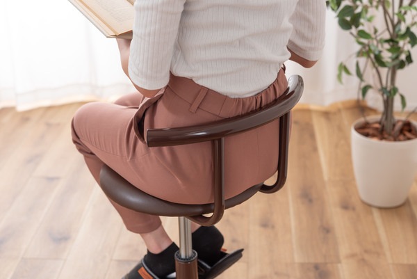 キリク キッチンハイチェア PC-105BR PC-105WH ブラウン 茶 ホワイト 白 2色 カウンターチェア ハイスツール 回転式 昇降機能付 足置き付 ソフトレザー 椅子 インテリア 家具 お キリク キッチンハイチェア PC-105BR PC-105WH ブラウン 茶 ホワイト 白 2色 カウンターチェア ハイスツール 回転式 昇降機能付 足置き付 ソフトレザー 椅子 インテリア 家具 お