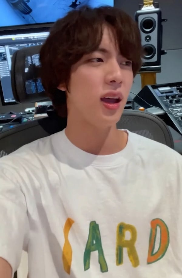 新品 beyond closet YARD Tシャツ BTS ジン 着用