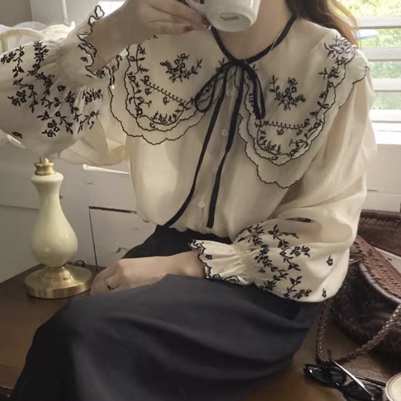 トップス シャツ ブラウス 長袖 ランタンスリーブ ビッグカラー 大きな襟 刺繍 リボン バックシャン バックコンシャス かわいい 大人可愛い 上品 おしゃれ トップス シャツ ブラウス 長袖 ランタンスリーブ ビッグカラー