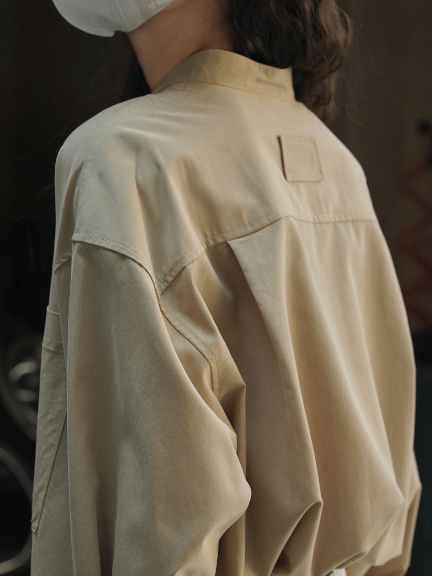 春と夏の新しい韓国の文学的な気質の風の輪郭のシャツの光と快適な涼しい感じカジュアルなトップス女性薄い