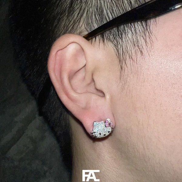 m*r様 ハローキティ　k18 ピアス　数時間だけの大幅値下げ中 話題の行列 m*r様 ハローキティ 数時間だけの大幅値下げ中
