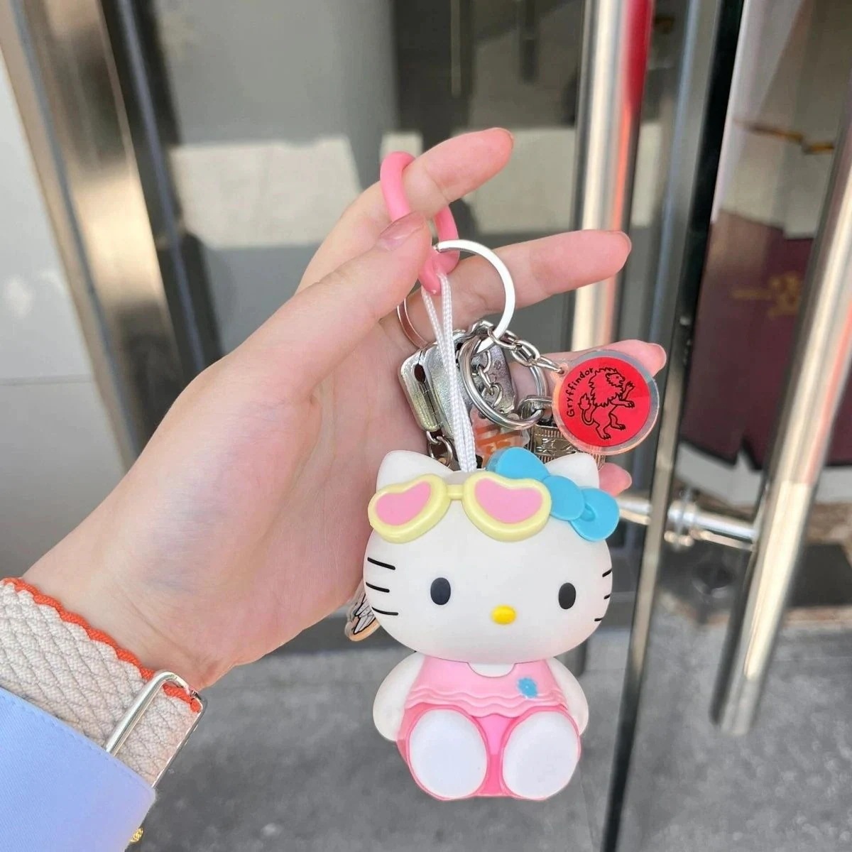 1つ買うと300個無料】キティちゃん キーホルダー 日焼けキティ