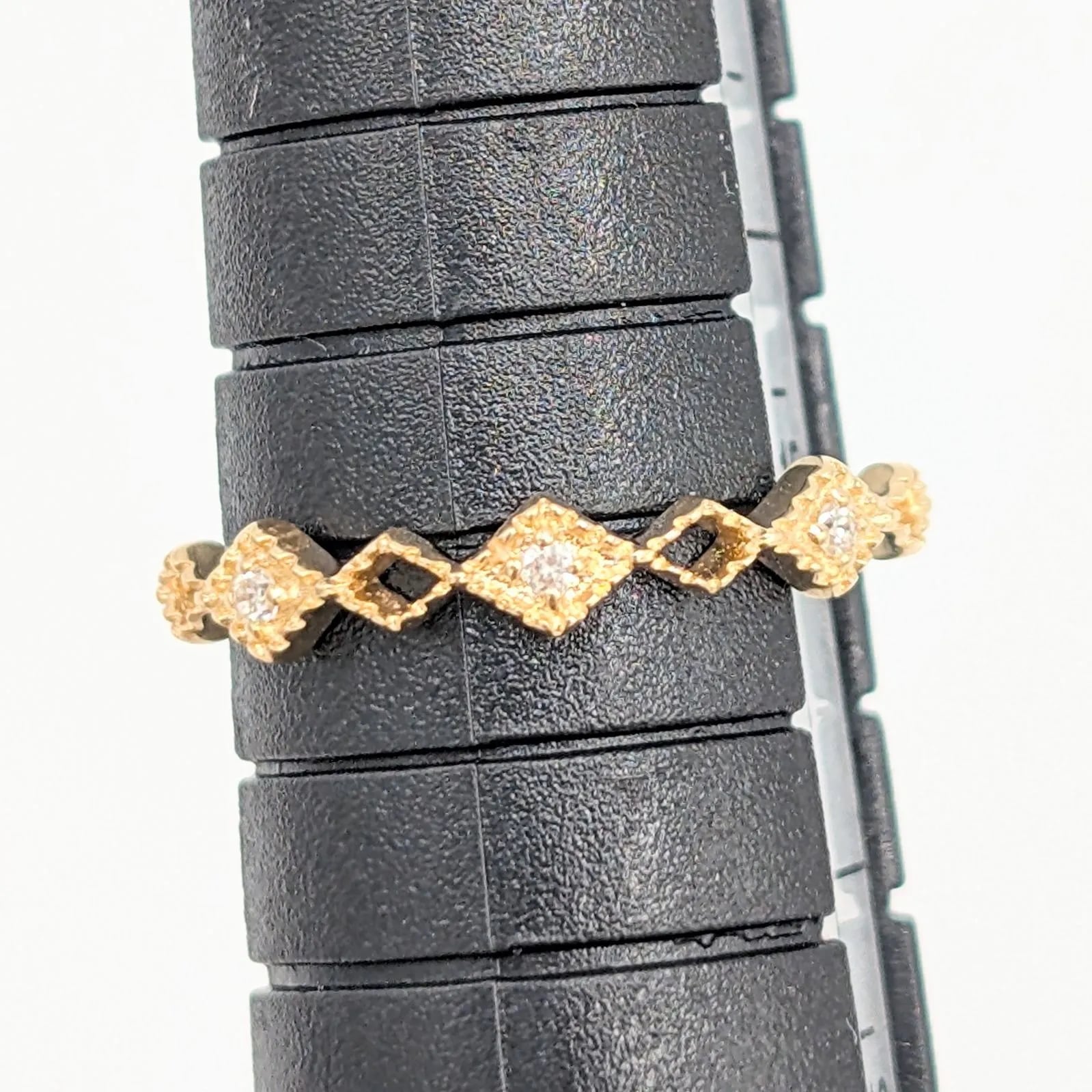 【新品仕上済】ダイヤモンド リング K10YG-0.7g D:0.01ct 7号/47 ミル打ち イエローゴールド 【新品仕上済】ダイヤモンド リング K10YG-0.7g D:0.01ct 7号/47 ミル打ち イエローゴールド