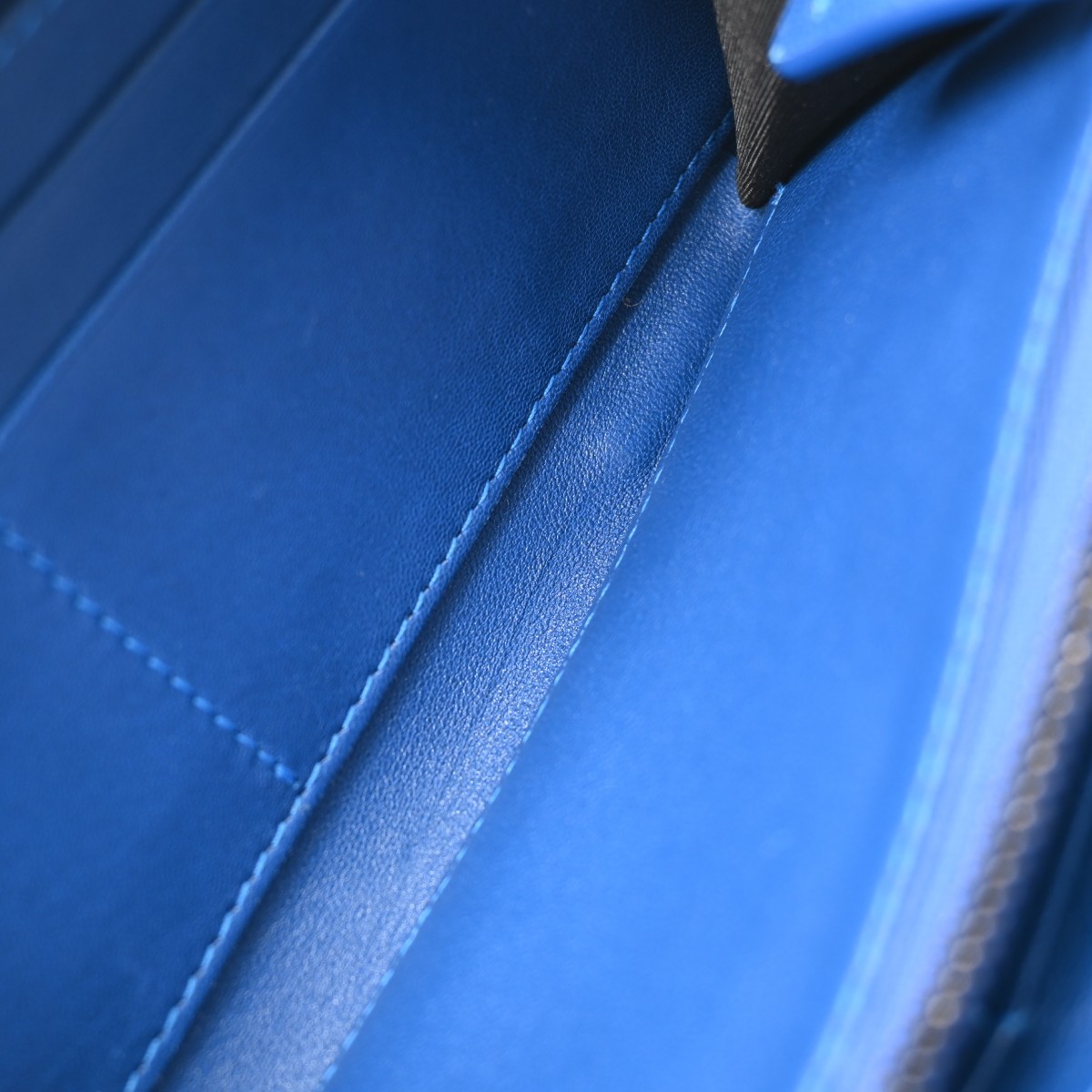 ロゴ ラウンドファスナー ブルー レディース レザー 長財布 Bランク 中古 銀蔵