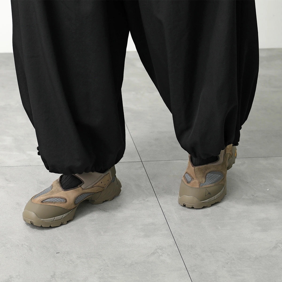 ROA ロア スニーカー Rozes ロージーズ NBUW137LE05 SAFA10 メンズ カットアウト スエード レザー ファブリック シューズ Vibram ビブラムソール 靴