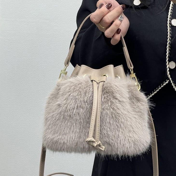 【期間限定】エコファー 2way トートバッグ 巾着 ショルダー付き バッグ ミニショルダー 【akb409-013】【予約販売:15-20日】宅込 【期間限定】エコファー 2way トートバッグ 巾着 ショルダー付き バッグ ミニショルダー 【akb409-013】【予約販売:15-20日】宅込