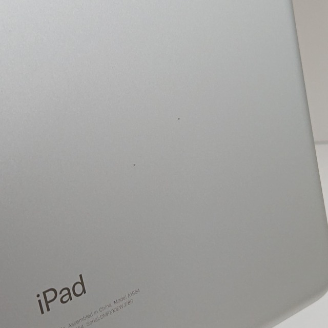 iPad 第6世代 Wi-Fi + Cellular 128GB docomo シルバー 送料無料 本体 c07577 【中古】