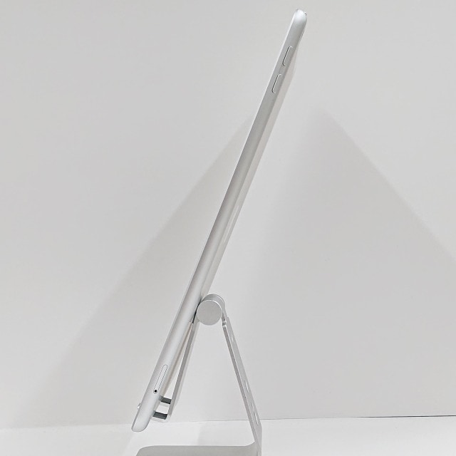 iPad 第6世代 Wi-Fi + Cellular 128GB docomo シルバー 送料無料 本体 c07577 【中古】