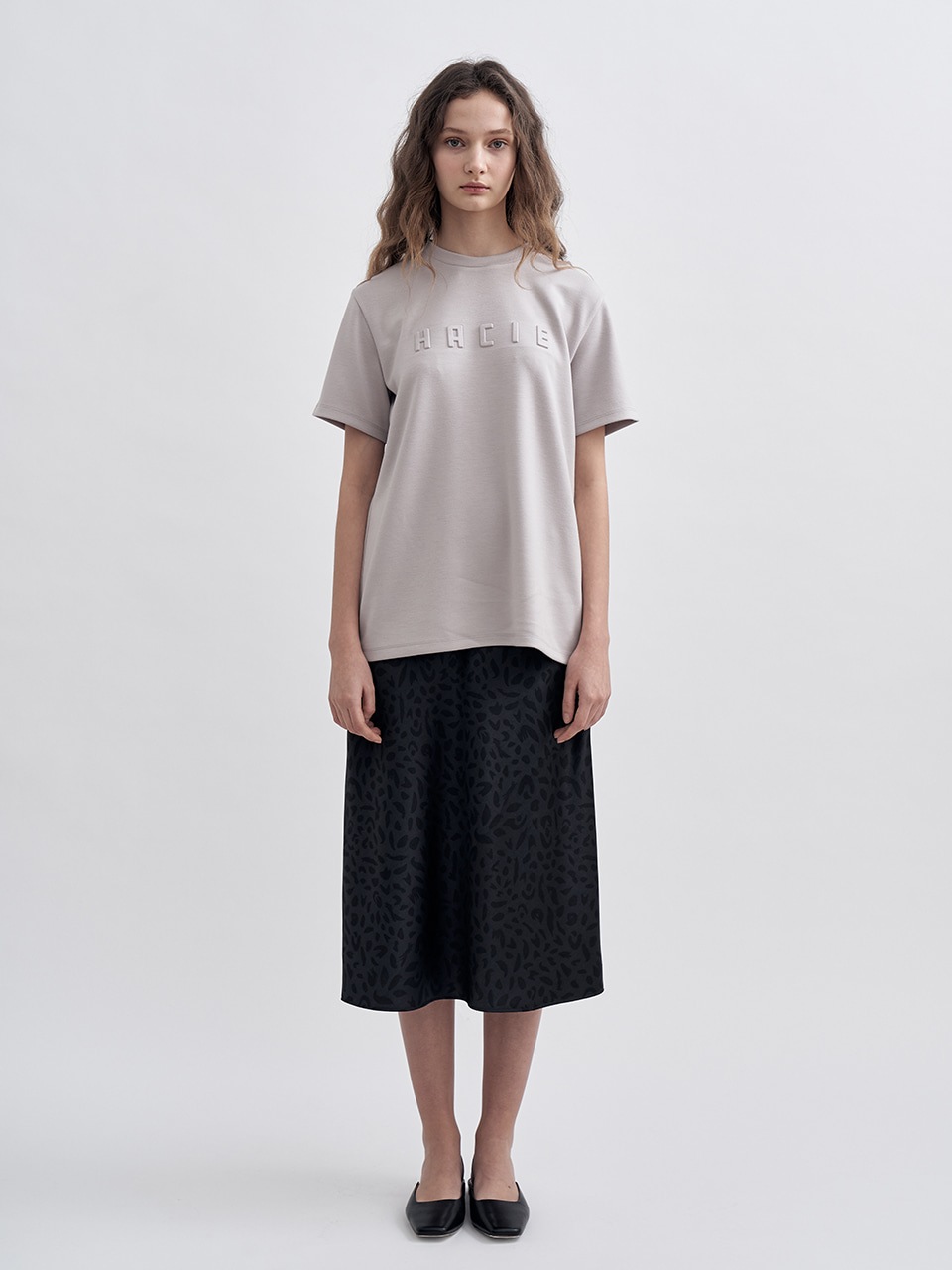 HACIE SIGNATURE EMBOSSED Tシャツ HACIE SIGNATURE EMBOSSED Tシャツ