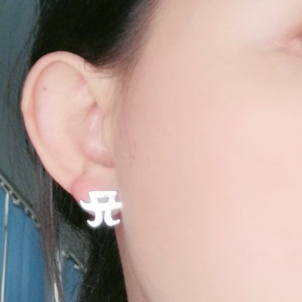 Amazon.co.jp: 浜崎あゆみ Aマーク ロゴ ピアス : おもちゃ