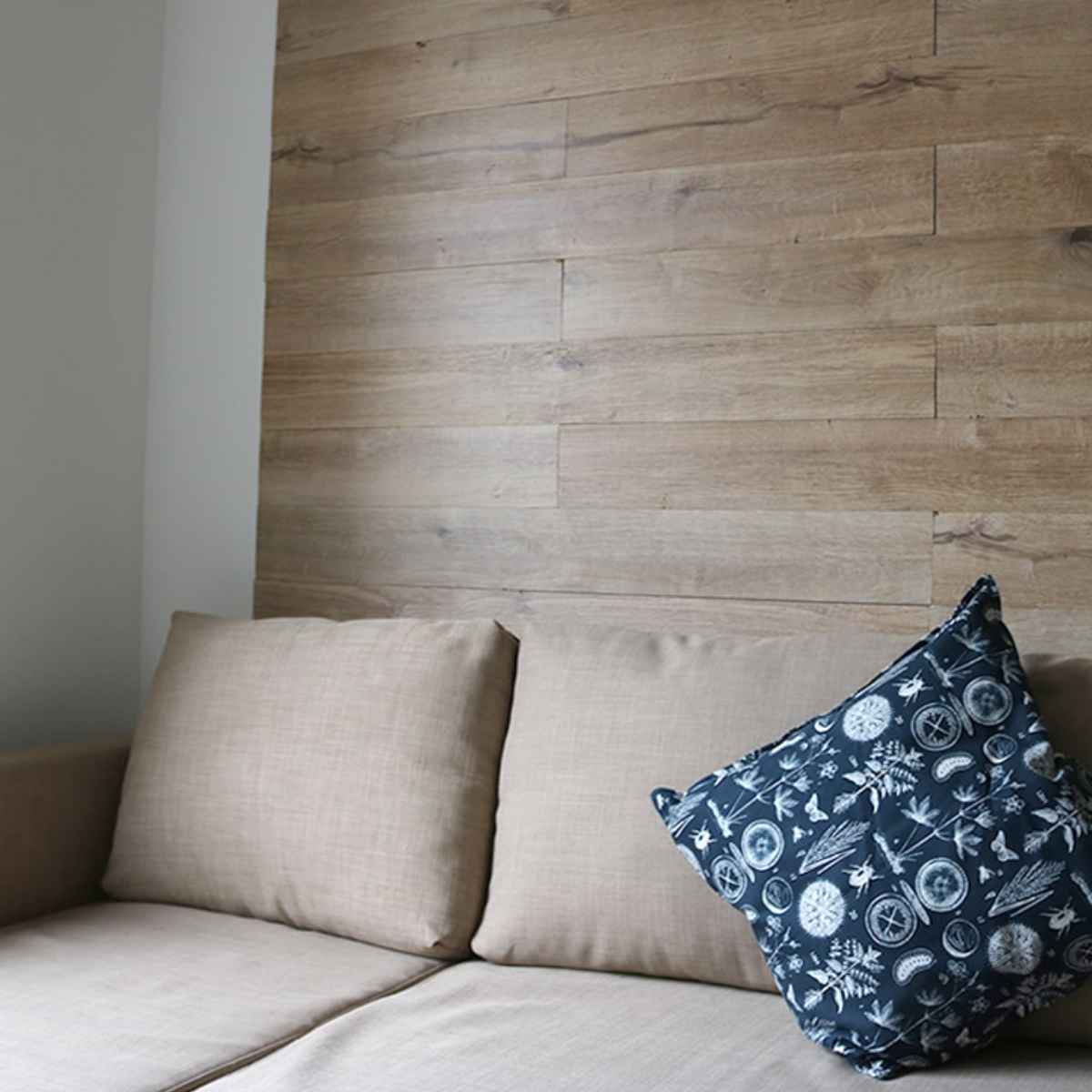 ウォールパネル SOLIDECO 貼れる 天然木 40枚組 約6x6m リメイクシート 壁用 のり付き 壁紙 壁紙シール 屋内用 DIY お手軽 パネル ウッドパネル 壁パネル 壁材 木 壁面