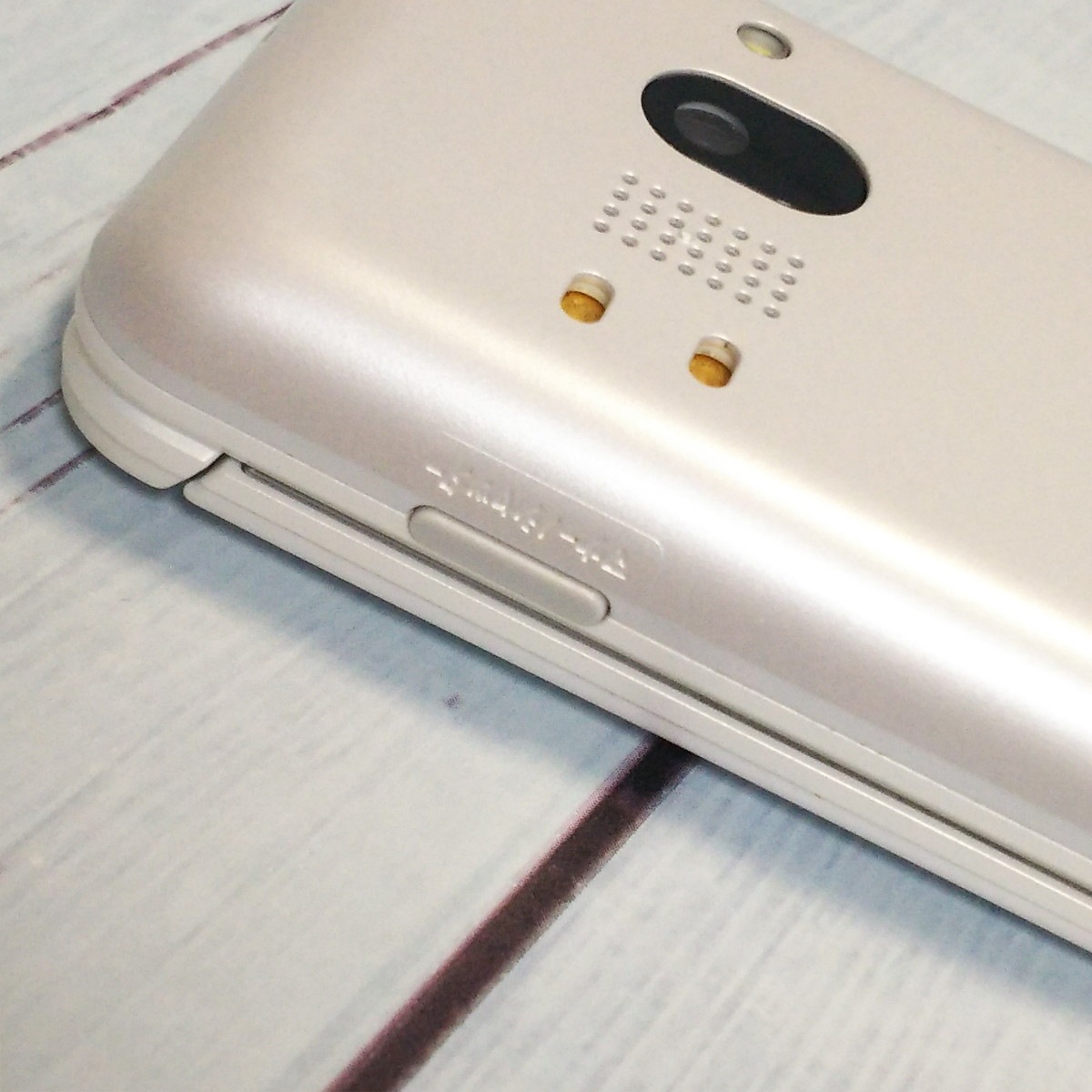 送料無料】KYOCERA au GRATINA 4G KYF31 White ホワイト 本体 白