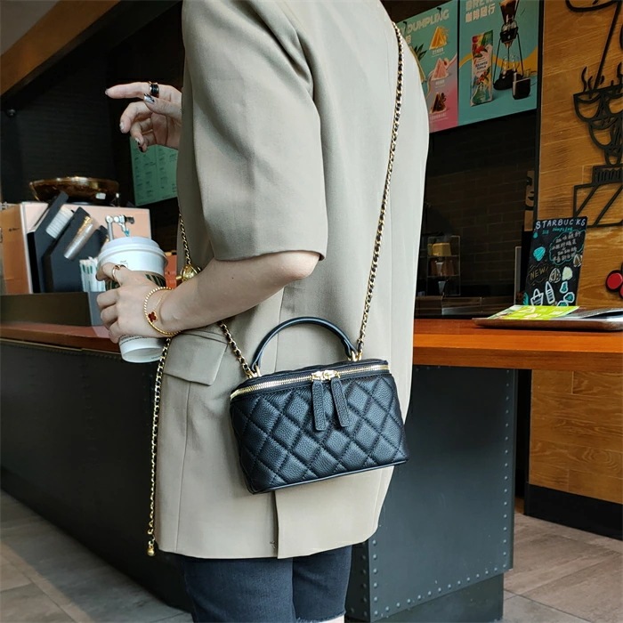 本革 ショルダーバッグ レディース 斜め掛け 小さめ 軽量 レザー バニティバッグ チェーンバッグ 2way ハンドバッグ 小さめ ミニバッグ 軽い ファスナー付き キルティング バッグ ミニショル 本革 ショルダーバッグ レディース 斜め掛け 小さめ 軽量 レザー バニティバッグ チェーンバッグ 2way ハンドバッグ 小さめ ミニバッグ 軽い ファスナー付き キルティング バッグ ミニショル