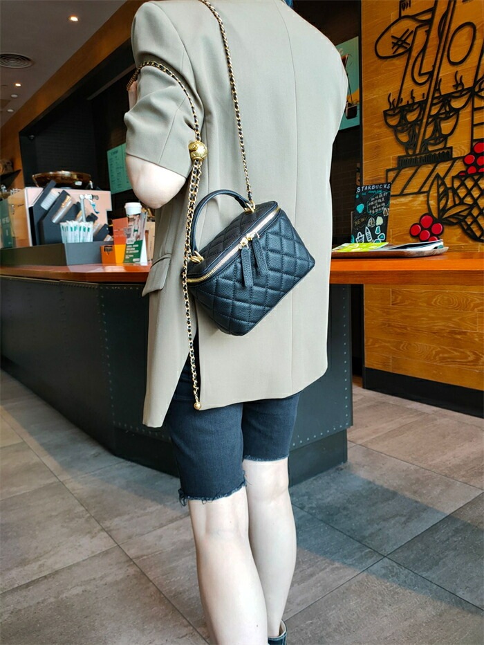 本革 ショルダーバッグ レディース 斜め掛け 小さめ 軽量 レザー バニティバッグ チェーンバッグ 2way ハンドバッグ 小さめ ミニバッグ 軽い ファスナー付き キルティング バッグ ミニショル 本革 ショルダーバッグ レディース 斜め掛け 小さめ 軽量 レザー バニティバッグ チェーンバッグ 2way ハンドバッグ 小さめ ミニバッグ 軽い ファスナー付き キルティング バッグ ミニショル