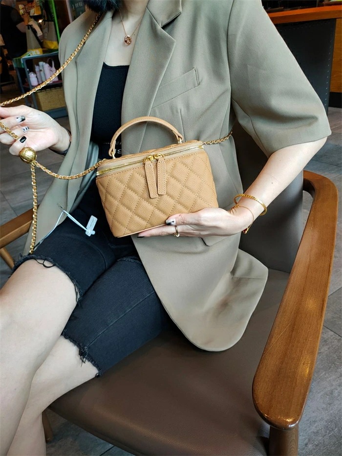 本革 ショルダーバッグ レディース 斜め掛け 小さめ 軽量 レザー バニティバッグ チェーンバッグ 2way ハンドバッグ 小さめ ミニバッグ 軽い ファスナー付き キルティング バッグ ミニショル 本革 ショルダーバッグ レディース 斜め掛け 小さめ 軽量 レザー バニティバッグ チェーンバッグ 2way ハンドバッグ 小さめ ミニバッグ 軽い ファスナー付き キルティング バッグ ミニショル