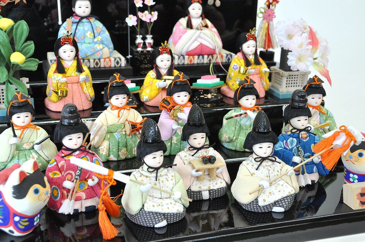 雛人形 ひな人形 お雛様 おひなさま かわいい 手作り 2025年 新作 秀光 限定品 送料無料 コンパクトミニ 初節句 ひな祭り 木目込み 段 十五人 15人 ここはる 心春 男雛 女雛 狛犬 こま 雛人形 ひな人形 お雛様 おひなさま かわいい 手作り 2025年 新作 秀光 限定品 送料無料 コンパクトミニ 初節句 ひな祭り 木目込み 段 十五人 15人 ここはる 心春 男雛 女雛 狛犬 こま