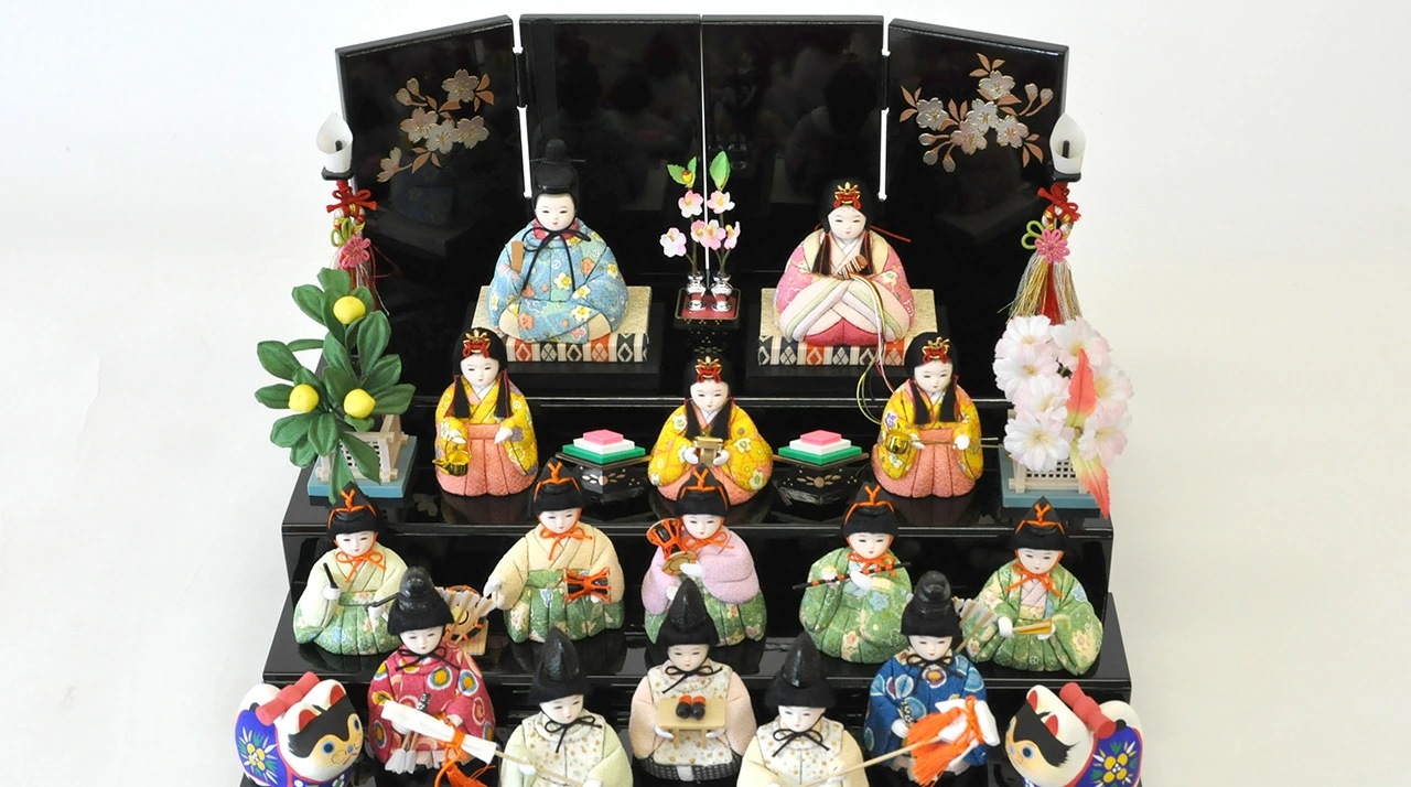 雛人形 ひな人形 お雛様 おひなさま かわいい 手作り 2025年 新作 秀光 限定品 送料無料 コンパクトミニ 初節句 ひな祭り 木目込み 段 十五人 15人 ここはる 心春 男雛 女雛 狛犬 こま 雛人形 ひな人形 お雛様 おひなさま かわいい 手作り 2025年 新作 秀光 限定品 送料無料 コンパクトミニ 初節句 ひな祭り 木目込み 段 十五人 15人 ここはる 心春 男雛 女雛 狛犬 こま
