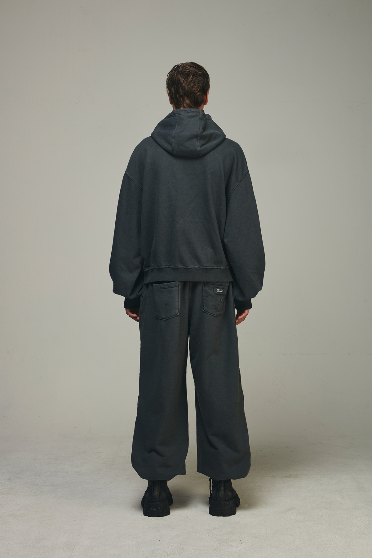 【BLR】Dyed Circle Logo Over-fit Armor Sweat Pants BLR】 DYED CIRCLE LOGO OVER-FIT ARMOR SWEAT PANTS