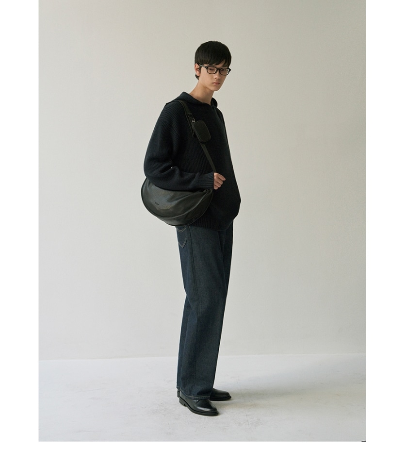 ★日本未入荷★LAFUDGE STORE★Buffing Moon Sling Bag★大人気 MUSINSA | LAFUDGESTORE Buffed Leather Mini Moon Sling Bag_Black