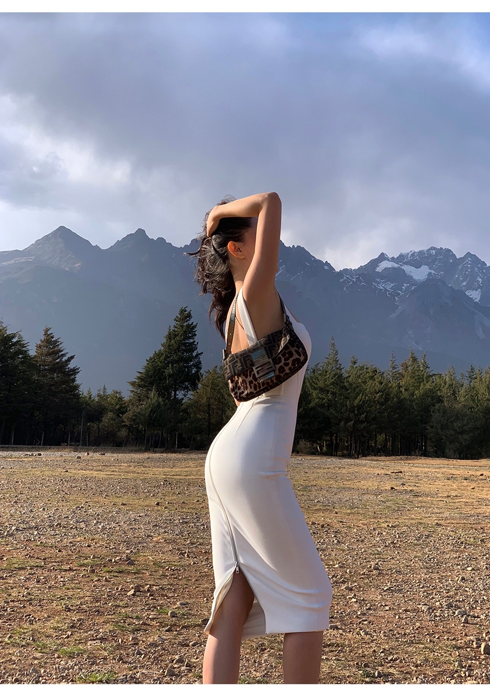 ブラック スリング バッグ ヒップ ドレス 秋 ニッチ デザイン セクシー 薄い ベース スカート ブラック ホワイト XS S M L ワンピース 膝丈 ひざ丈 かわいい 大人可愛い きれいめ