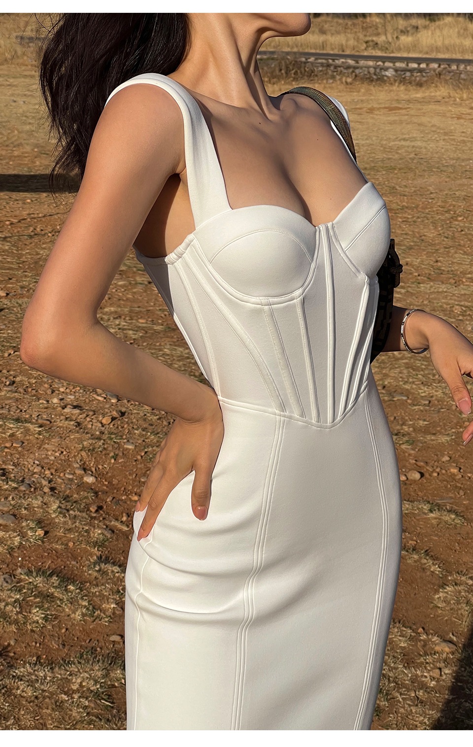 ブラック スリング バッグ ヒップ ドレス 秋 ニッチ デザイン セクシー 薄い ベース スカート ブラック ホワイト XS S M L ワンピース 膝丈 ひざ丈 かわいい 大人可愛い きれいめ