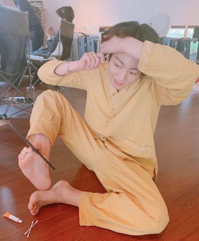 [注文制作] BTSジョングク韓服 テテ 着用 ブイネック男女共用 改良韓服 カジュアル韓服 生活韓服